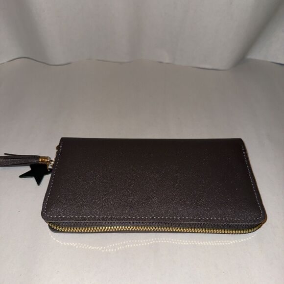 NWT Ladies Gray Faux Leather Zip Around Wallet Detached Wristlet Embroidery - Picture 2 of 5